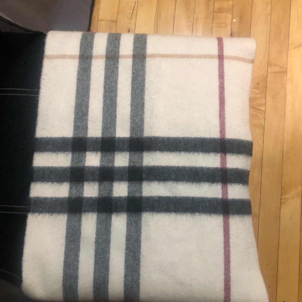 Burberry cashmere scarf new without tag